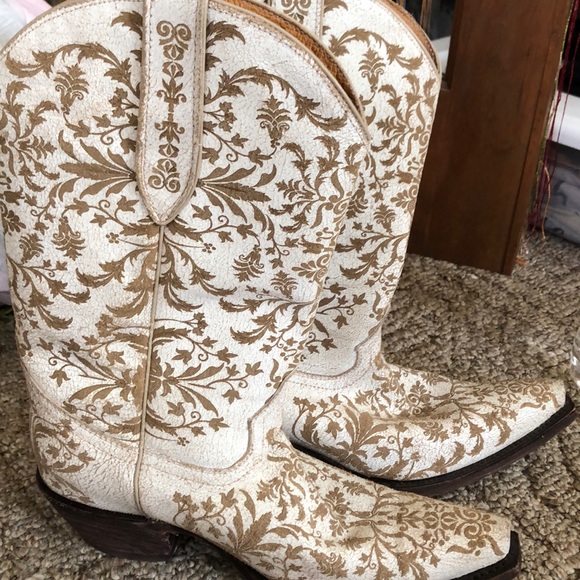 Sun Gypsy Boutique Shoes - White Floral Cowboy Boots